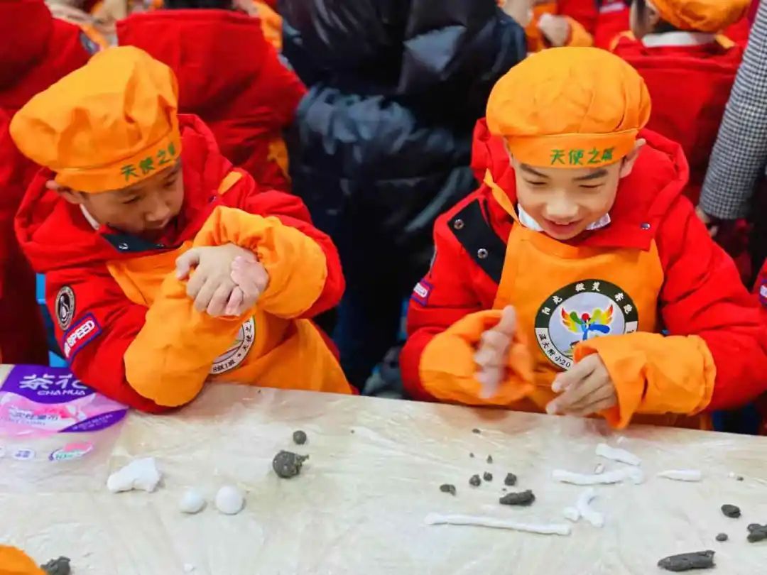 汤圆滚滚 情意浓浓——记温大附小天使中队冬至实践活动 汤圆滚滚 情意浓浓——记温大附小天使中队冬至实践活动