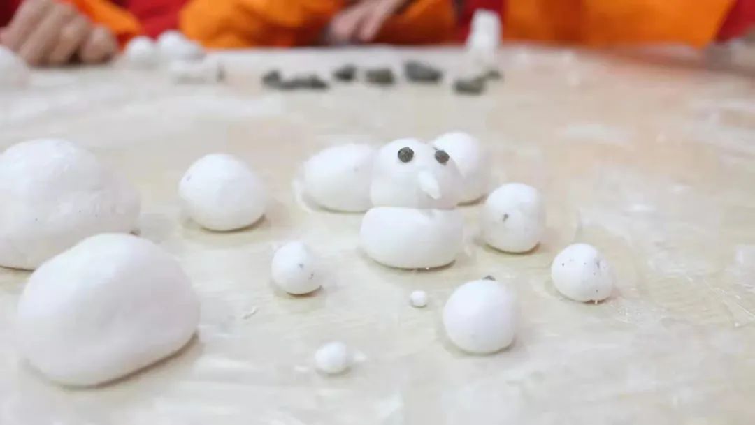 汤圆滚滚 情意浓浓——记温大附小天使中队冬至实践活动 汤圆滚滚 情意浓浓——记温大附小天使中队冬至实践活动