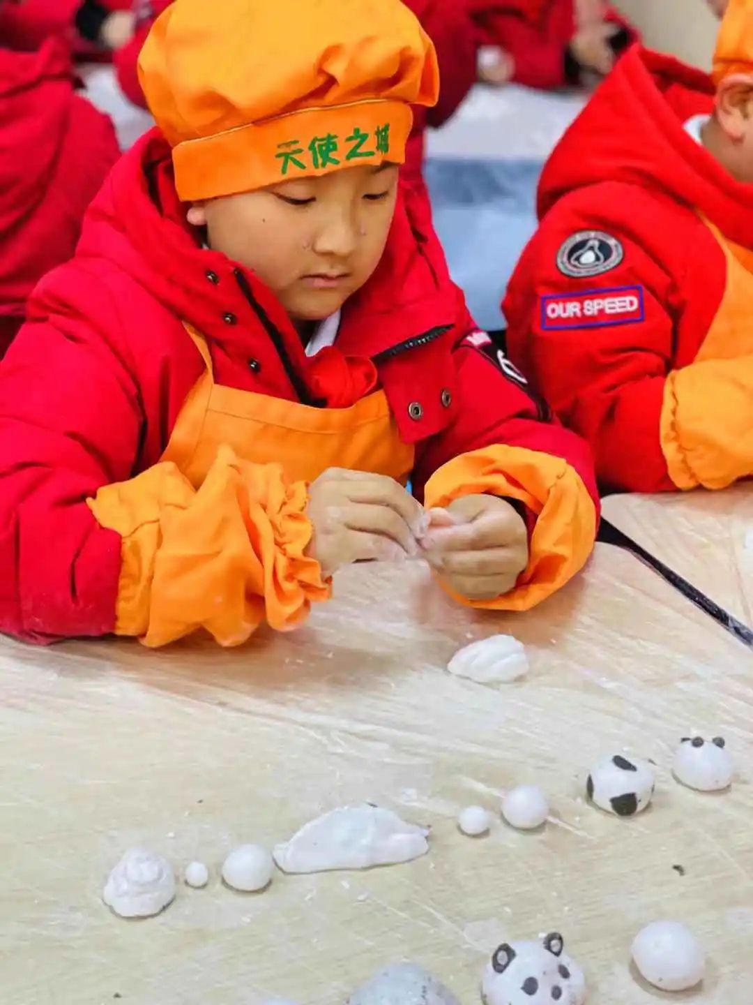 汤圆滚滚 情意浓浓——记温大附小天使中队冬至实践活动 汤圆滚滚 情意浓浓——记温大附小天使中队冬至实践活动
