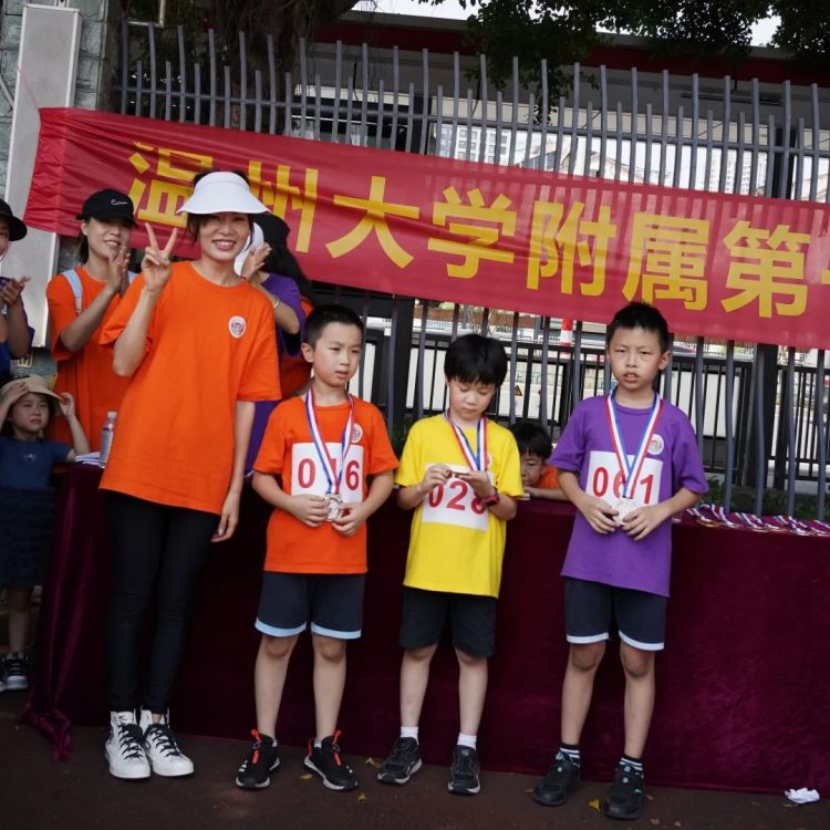 爸妈齐努力,成长更给力 爸妈齐努力,成长更给力