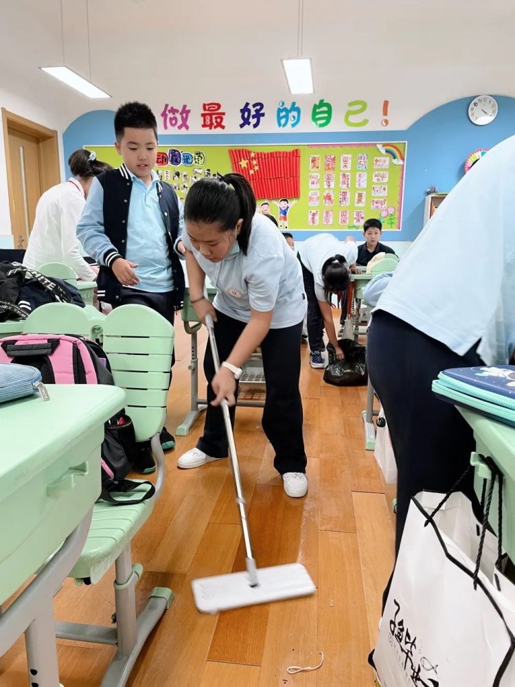 听，那曲美妙的劳动赞歌！