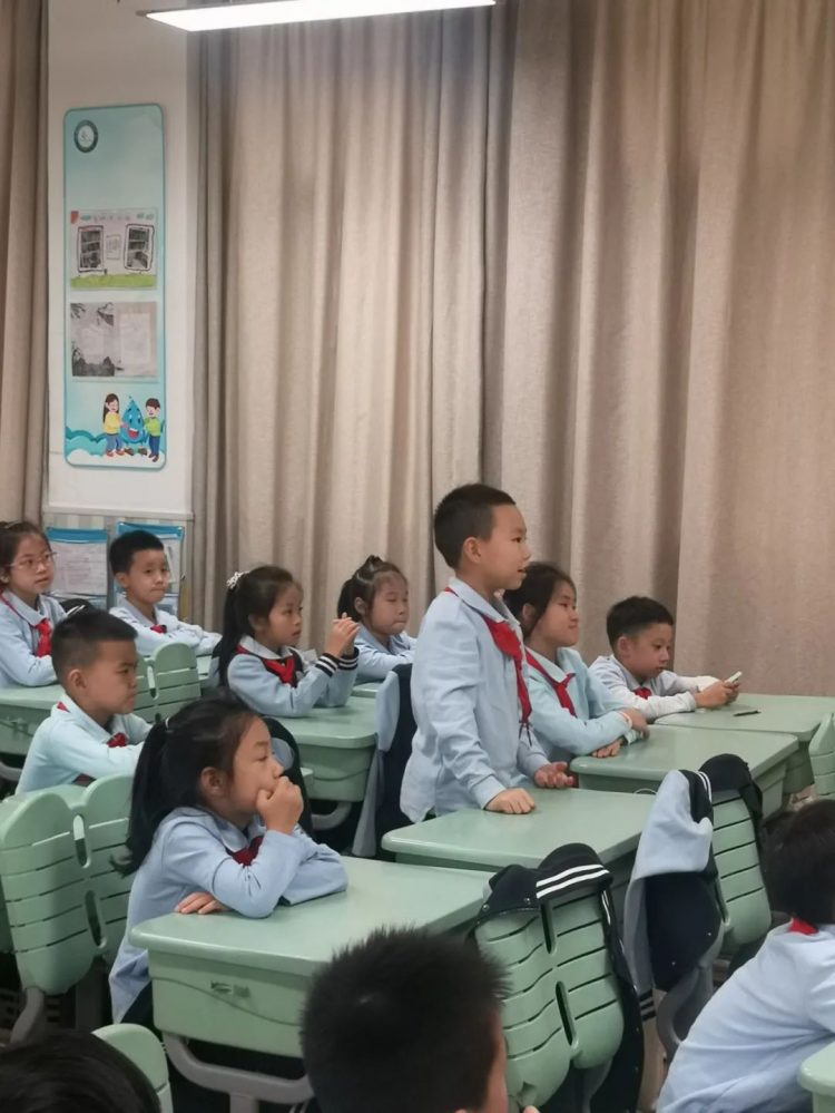 学做情绪小侦探——记小水滴中队家长进课堂 学做情绪小侦探——记小水滴中队家长进课堂
