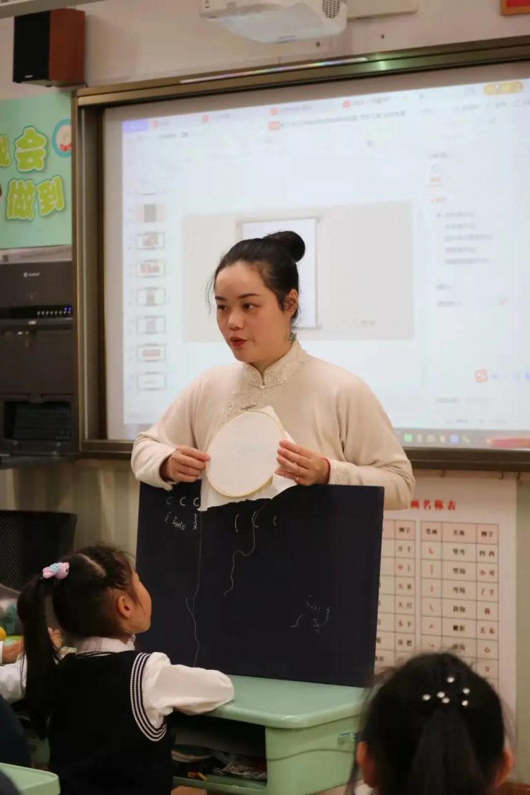 家长进课堂 小小青子邂逅非遗瓯绣