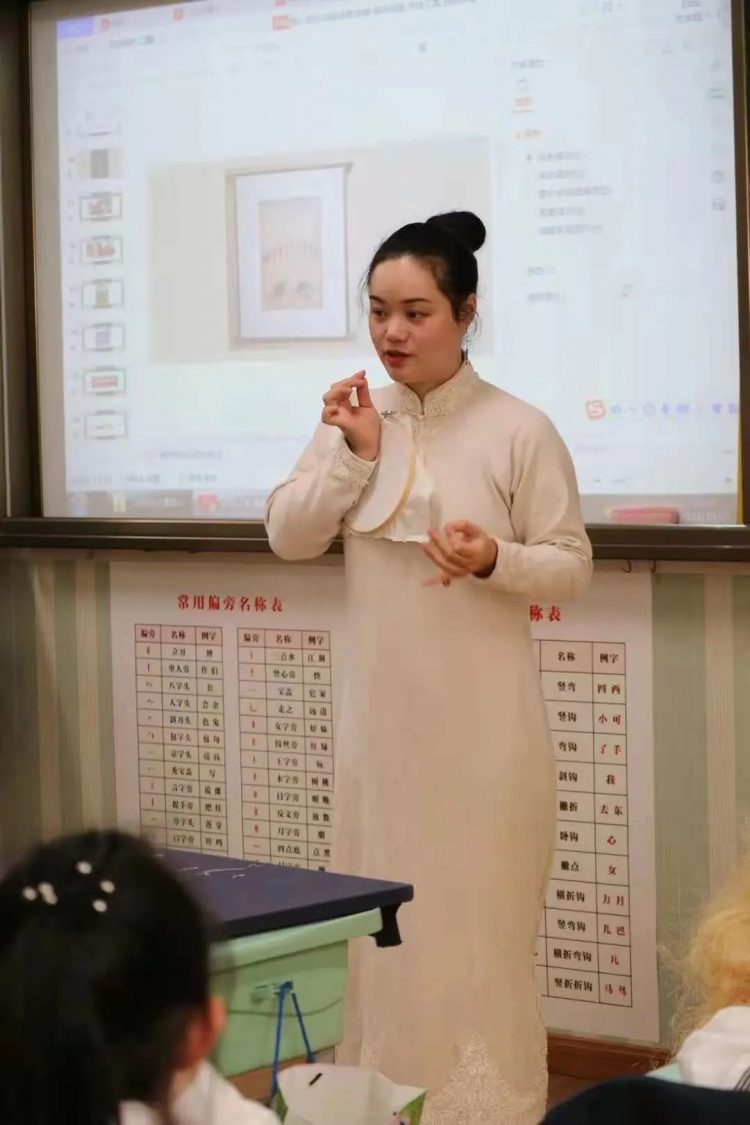 家长进课堂 小小青子邂逅非遗瓯绣