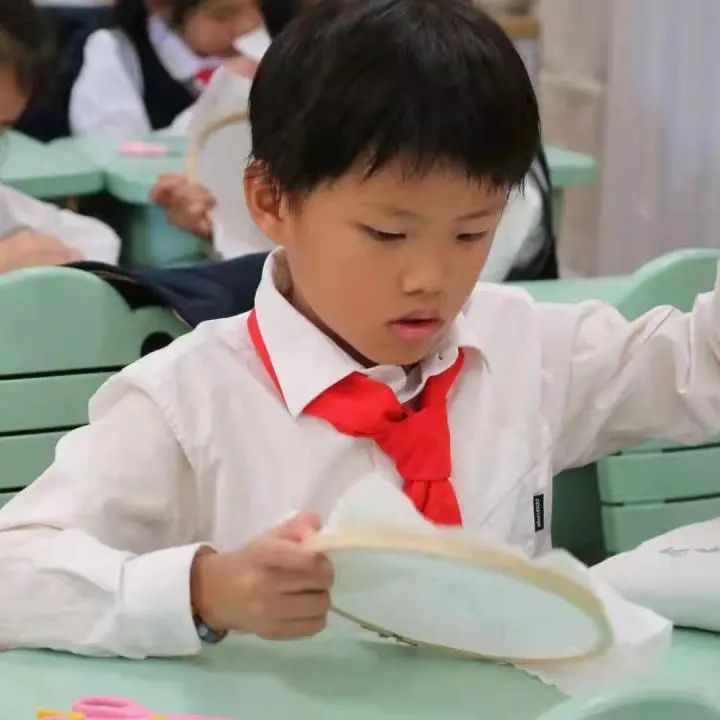 家长进课堂 小小青子邂逅非遗瓯绣