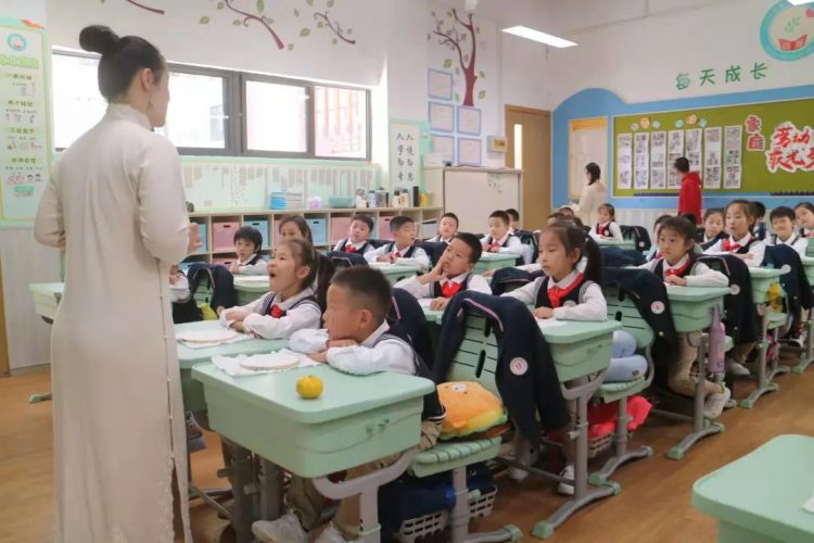 家长进课堂 小小青子邂逅非遗瓯绣