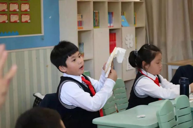 家长进课堂 小小青子邂逅非遗瓯绣
