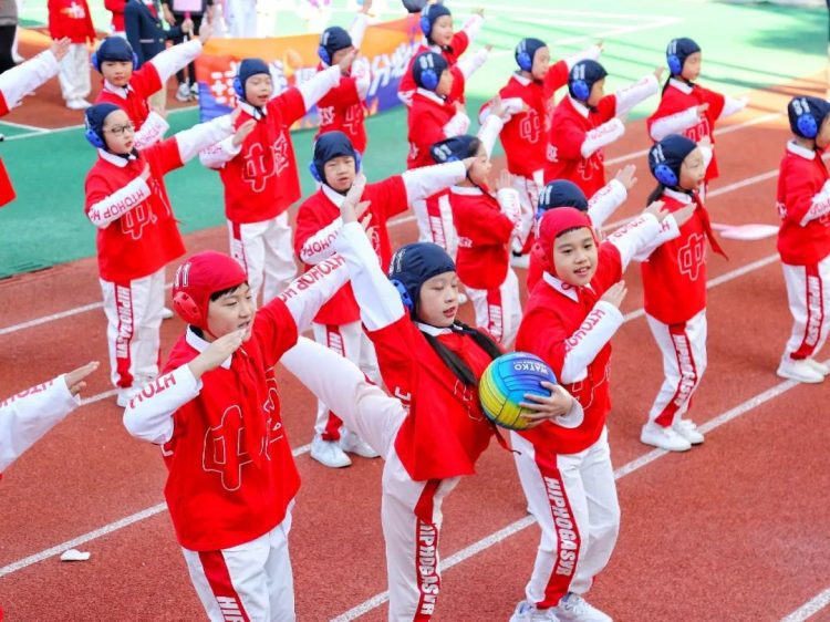 少年强则中国强— —记温大附小四叶草中队第6届校运会风采 少年强则中国强— —记温大附小四叶草中队第6届校运会风采