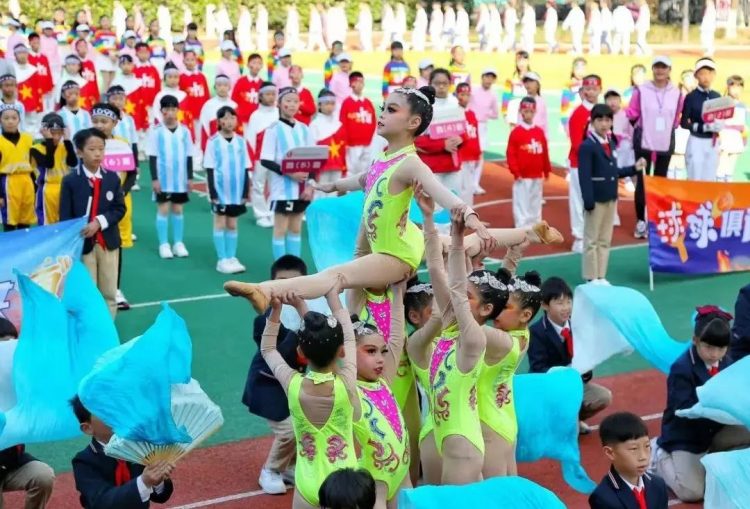 体坛青春际会，校园运动乐章——记小π队校运会精彩瞬间