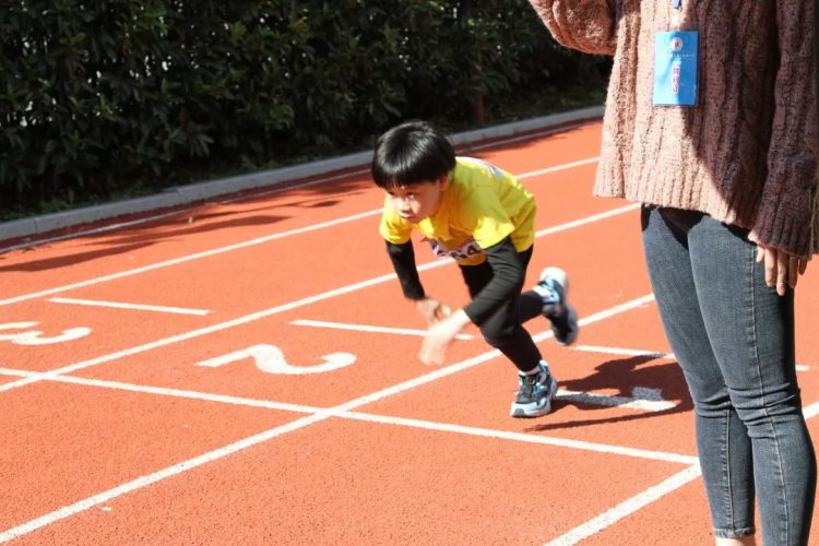 体坛青春际会，校园运动乐章——记小π队校运会精彩瞬间