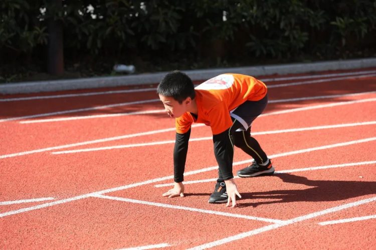 体坛青春际会，校园运动乐章——记小π队校运会精彩瞬间