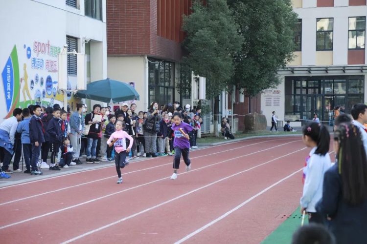 体坛青春际会，校园运动乐章——记小π队校运会精彩瞬间