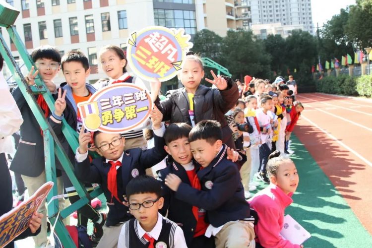 体坛青春际会，校园运动乐章——记小π队校运会精彩瞬间