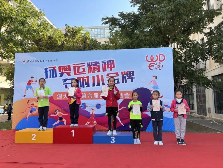 体坛青春际会，校园运动乐章——记小π队校运会精彩瞬间