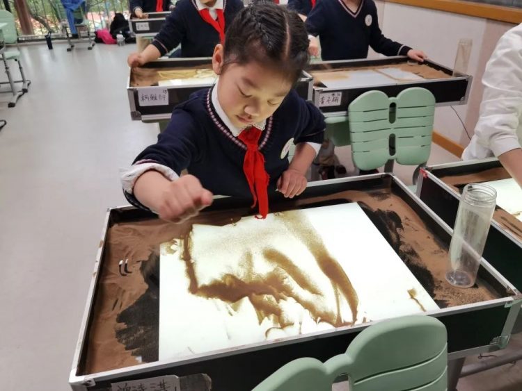 慧行课程 芬芳满园童年梦——一、二、三年级A课程课堂纪实 慧行课程 芬芳满园童年梦——一、二、三年级A课程课堂纪实