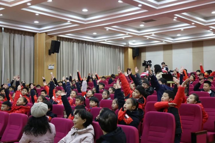 开学典礼|萌虎迎新春,一起向未来 开学典礼|萌虎迎新春,一起向未来