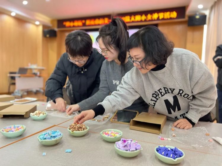 附小萌镜，照亮你的美 ——温大附小庆祝女神节系列活动