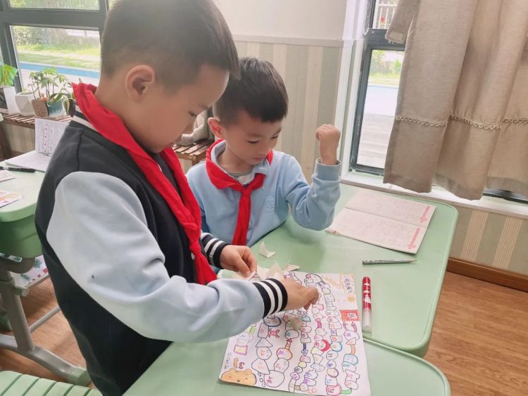 “百变棋盘”趣味足 “百花齐放”乐开怀 “百变棋盘”趣味足 “百花齐放”乐开怀