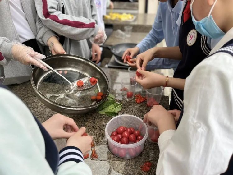 制作番茄特饮，体验劳动快乐