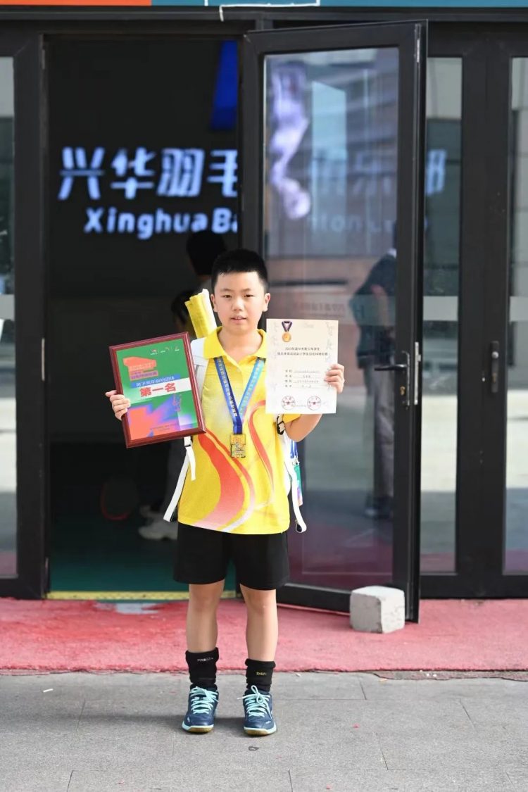 喜报|我校羽毛球队获温州市小学生羽毛球比赛高年级组冠军