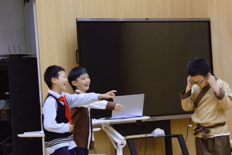经典共演，品读人生——青子中队走进寓言故事