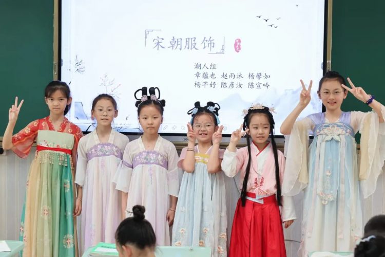“赶”宋朝 初研学 青子中队宋韵主题班会来啦! “赶”宋朝 初研学 青子中队宋韵主题班会来啦!